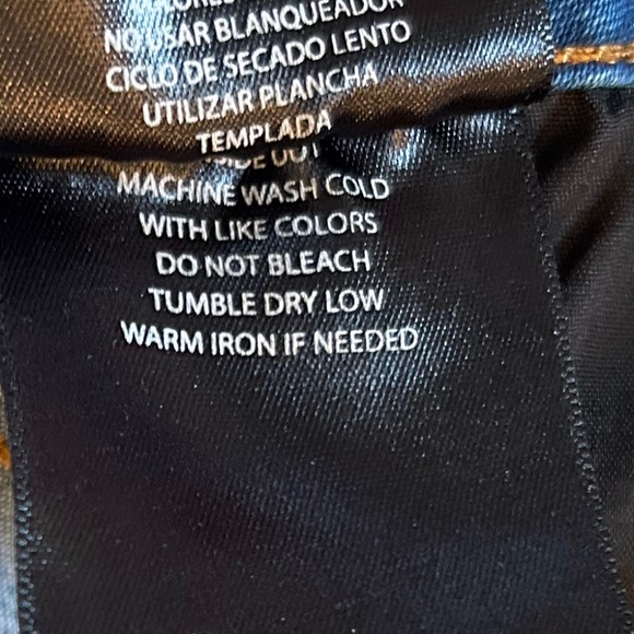 Tahari Haisley Fit Solution Denim Faded Cropped Jean Capri Size 12/31 - Picture 13 of 16